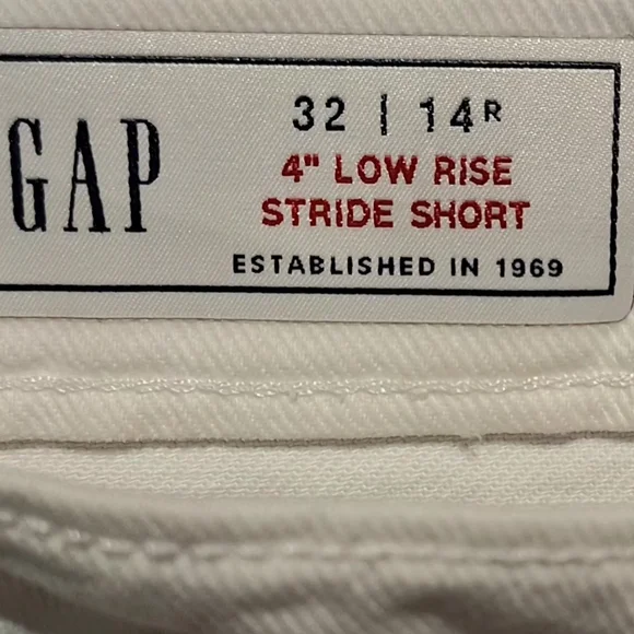 GAP White Distressed Frayed-Hem Denim Shorts - Picture 4 of 5